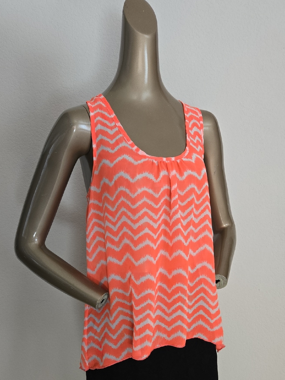 TeenBell Coral and Light Gray Wave Print Tank